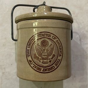 Crock 1970’s with THE GREAT SEAL OF THE UNITED STATES OF AMERICA marking on it